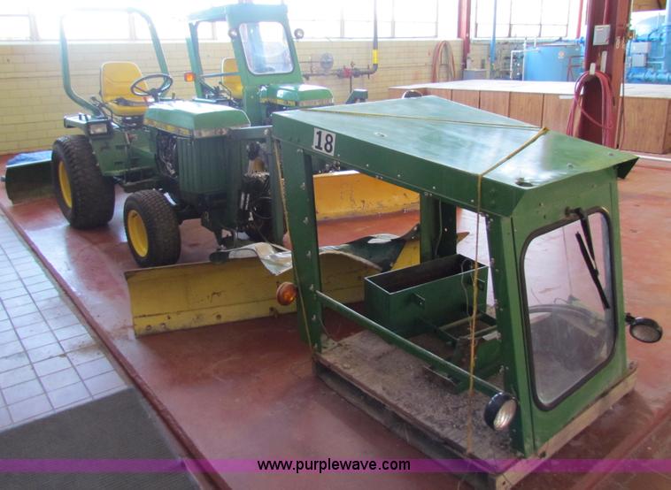 image for item G4291 1991 John Deere 755 MFWD tractor