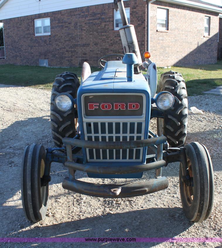 image for item G4330 1974 Ford 2000 tractor