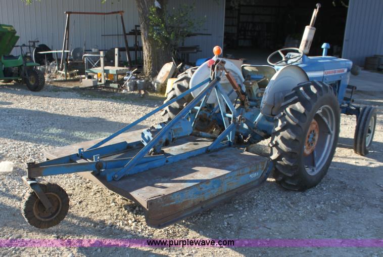 image for item G4330 1974 Ford 2000 tractor