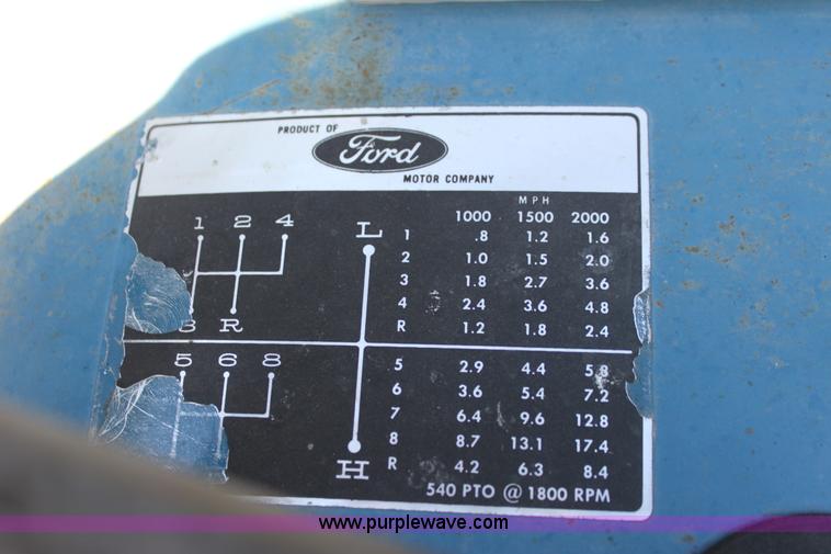 image for item G4330 1974 Ford 2000 tractor