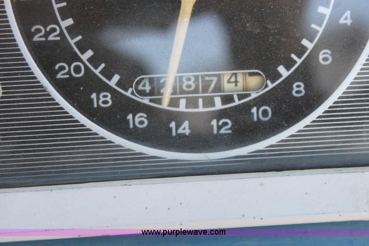 image for item G4330 1974 Ford 2000 tractor