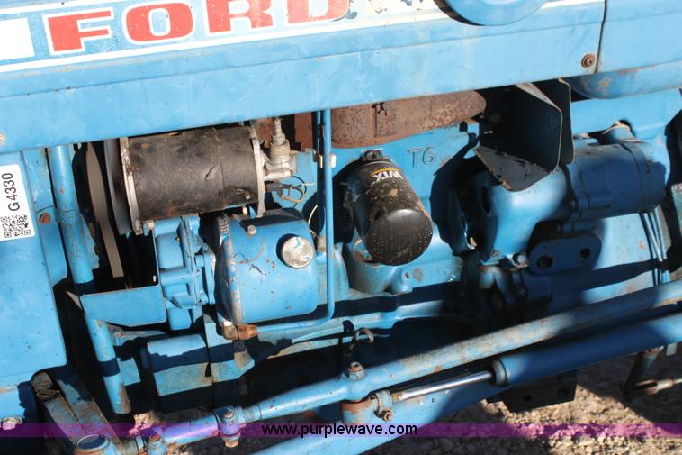 image for item G4330 1974 Ford 2000 tractor