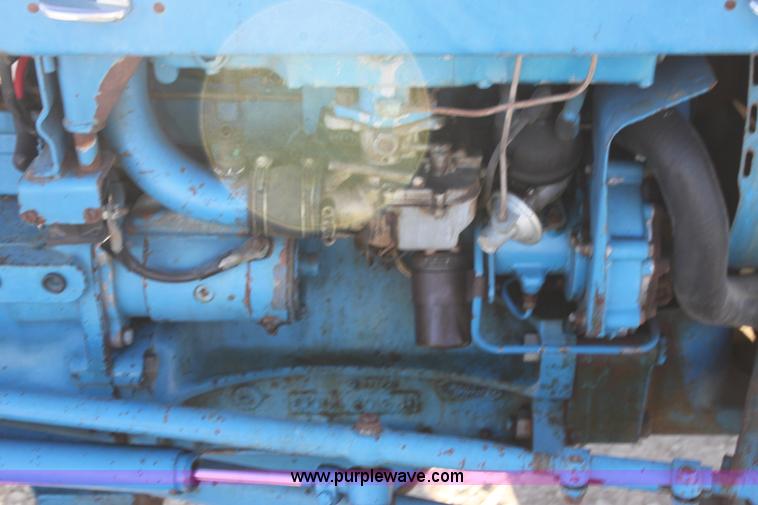 image for item G4330 1974 Ford 2000 tractor