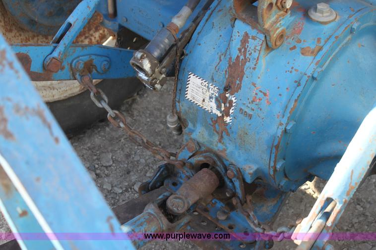 image for item G4330 1974 Ford 2000 tractor
