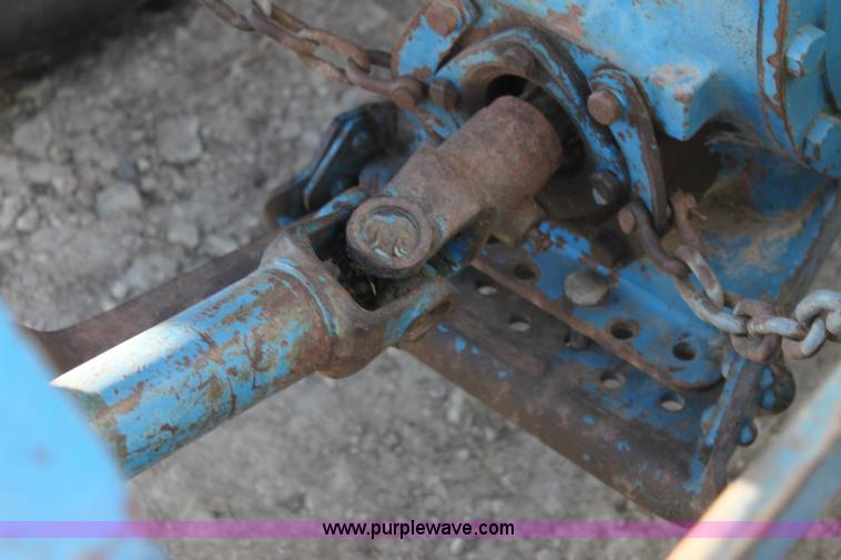 image for item G4330 1974 Ford 2000 tractor