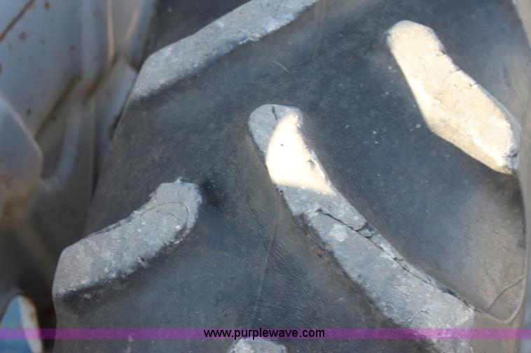 image for item G4330 1974 Ford 2000 tractor