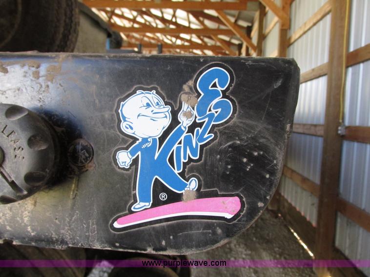 image for item G9218 1995 Kinze 2600 16/31 planter
