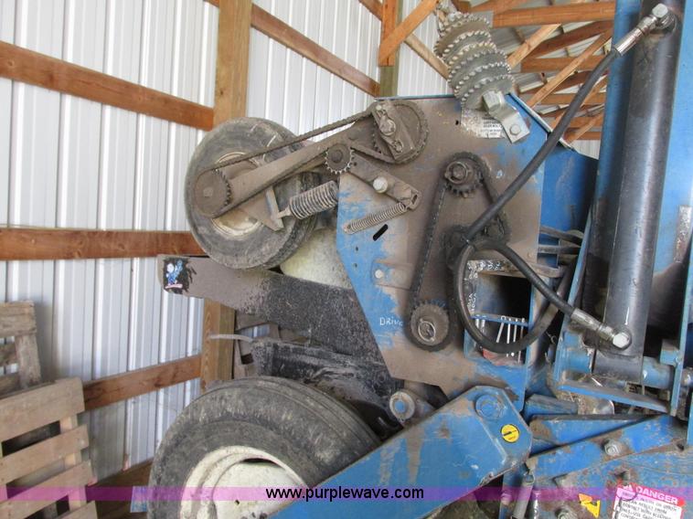 image for item G9218 1995 Kinze 2600 16/31 planter