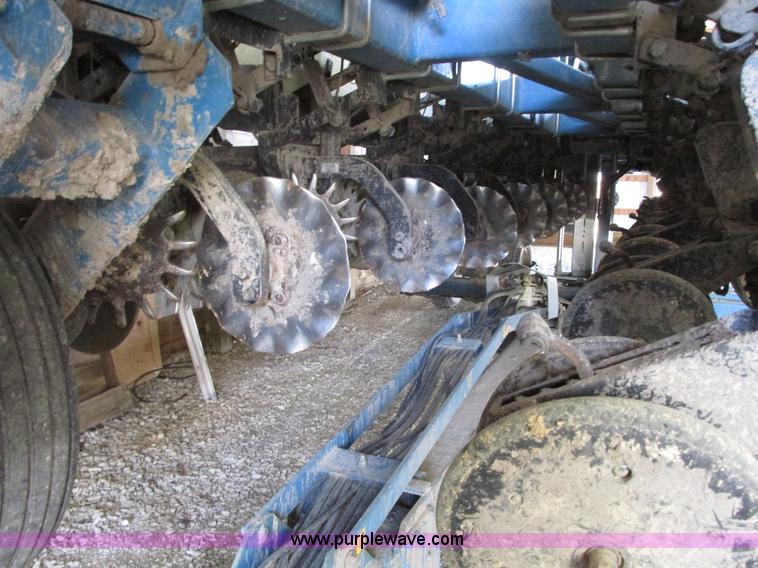 image for item G9218 1995 Kinze 2600 16/31 planter