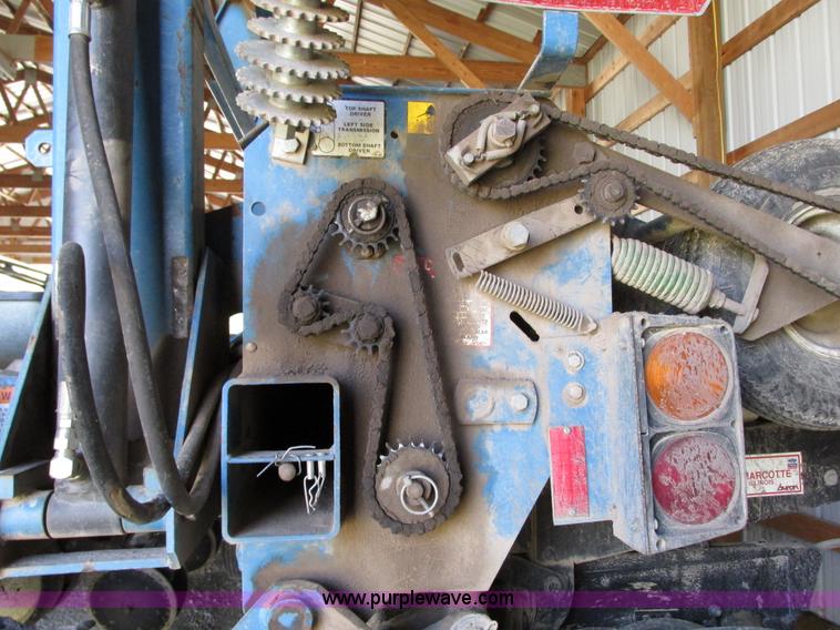 image for item G9218 1995 Kinze 2600 16/31 planter