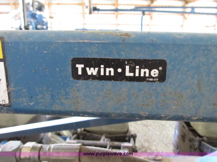 image for item G9218 1995 Kinze 2600 16/31 planter