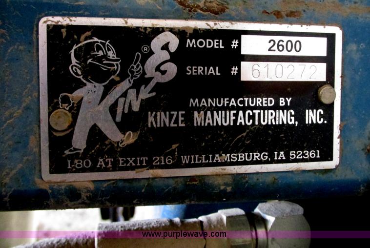 image for item G9218 1995 Kinze 2600 16/31 planter