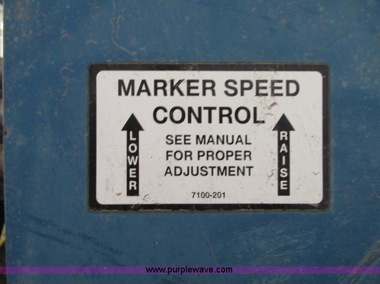 image for item G9218 1995 Kinze 2600 16/31 planter