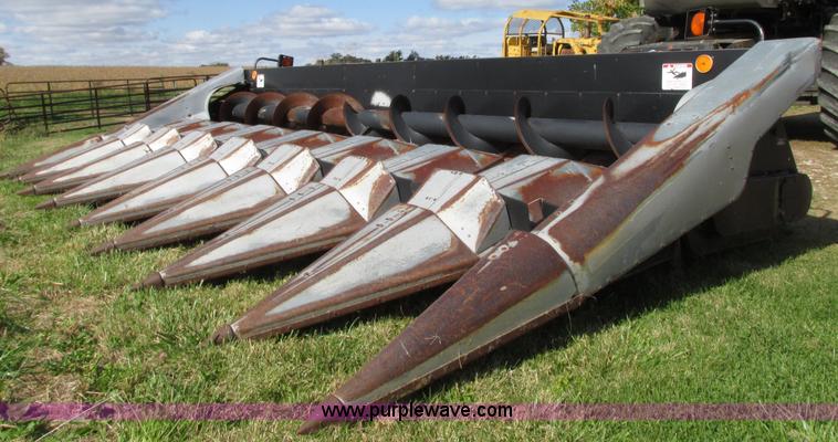 image for item G9219 1997 AGCO 830 8RN corn head