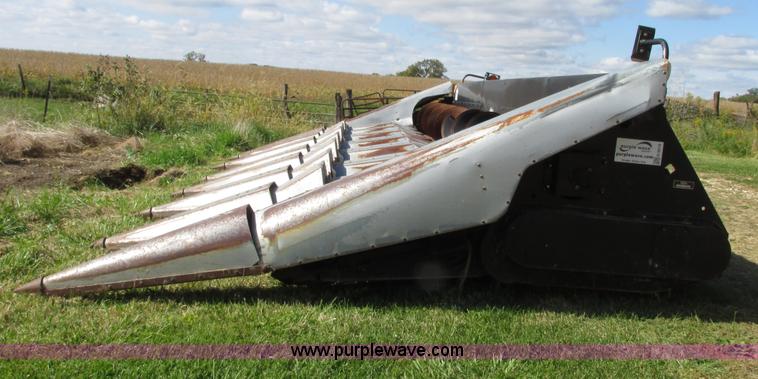 image for item G9219 1997 AGCO 830 8RN corn head