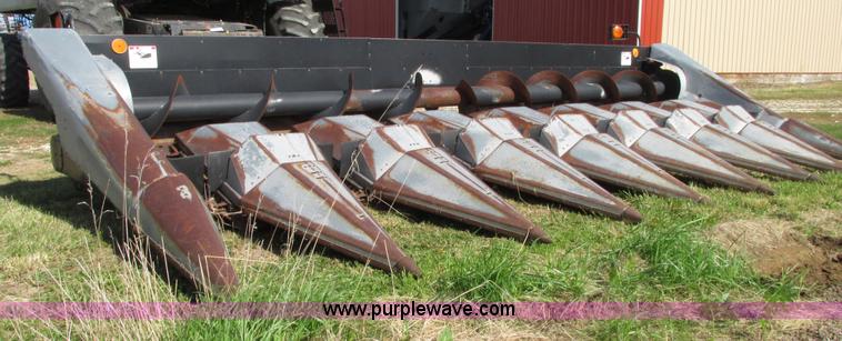 image for item G9219 1997 AGCO 830 8RN corn head