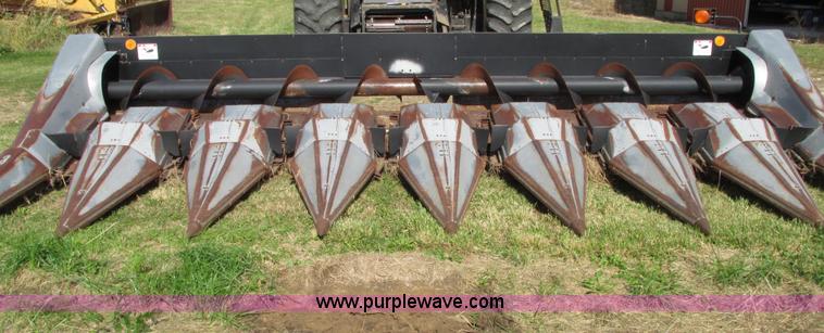 image for item G9219 1997 AGCO 830 8RN corn head