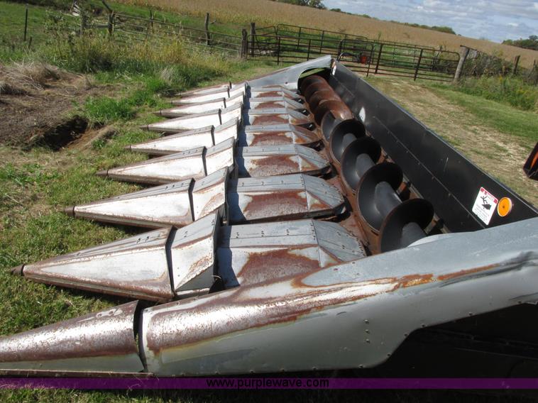 image for item G9219 1997 AGCO 830 8RN corn head