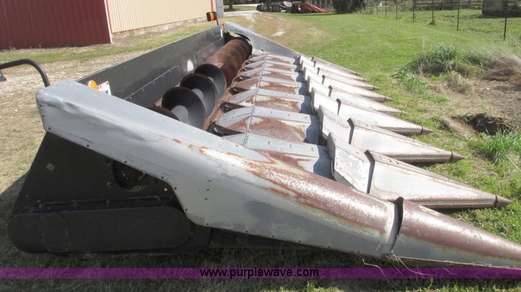 image for item G9219 1997 AGCO 830 8RN corn head