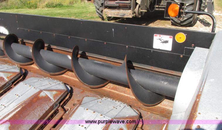 image for item G9219 1997 AGCO 830 8RN corn head