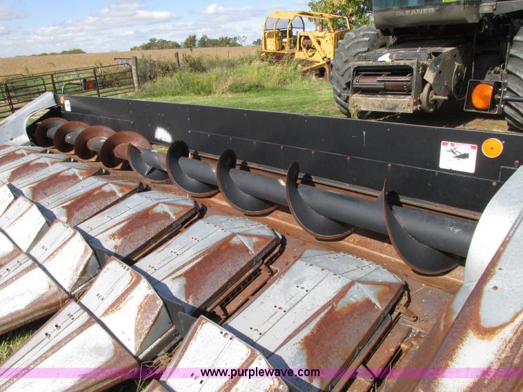 image for item G9219 1997 AGCO 830 8RN corn head