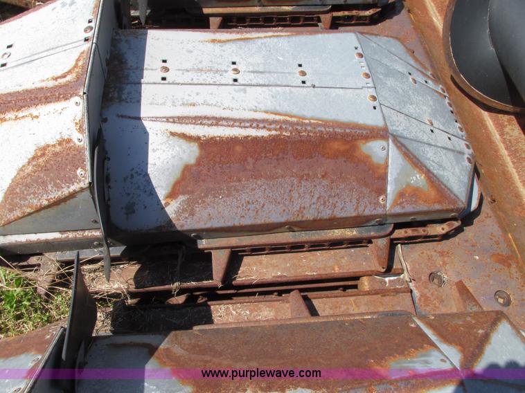 image for item G9219 1997 AGCO 830 8RN corn head