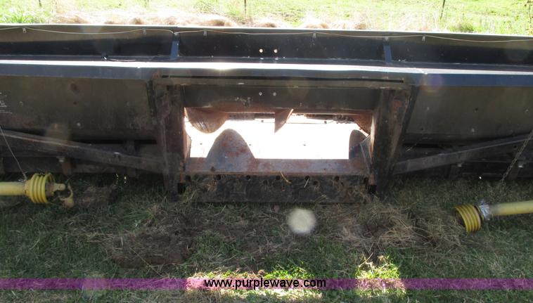 image for item G9219 1997 AGCO 830 8RN corn head