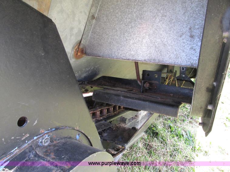 image for item G9219 1997 AGCO 830 8RN corn head