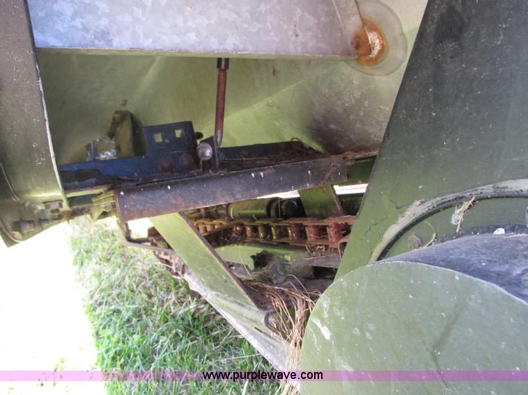 image for item G9219 1997 AGCO 830 8RN corn head