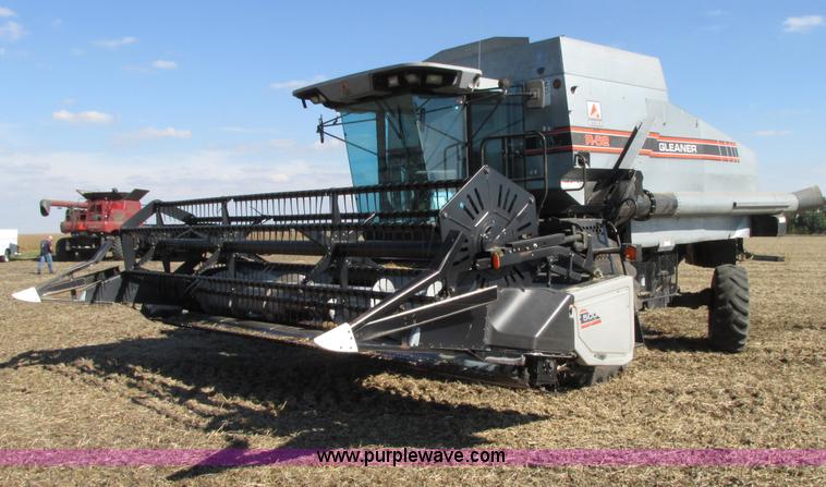 image for item G9221 1993 Gleaner R62 combine