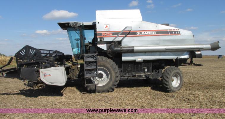 image for item G9221 1993 Gleaner R62 combine