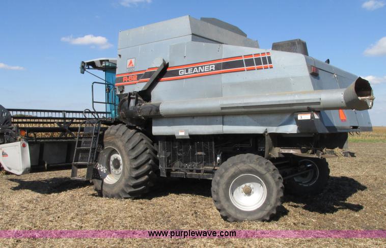 image for item G9221 1993 Gleaner R62 combine