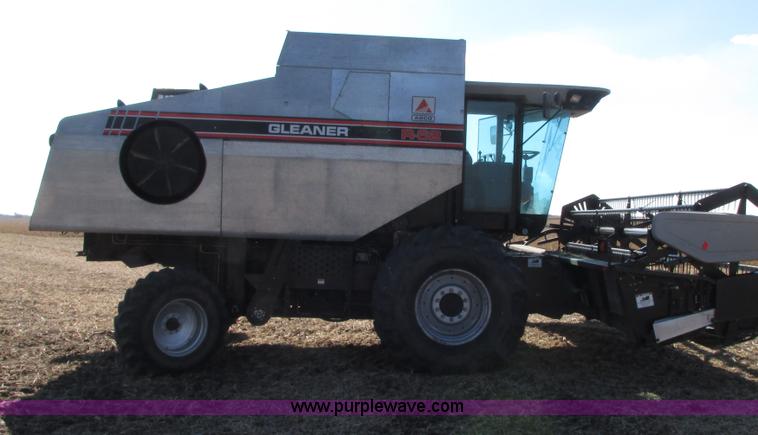 image for item G9221 1993 Gleaner R62 combine