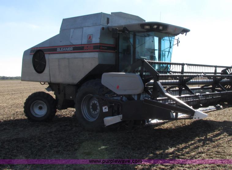image for item G9221 1993 Gleaner R62 combine