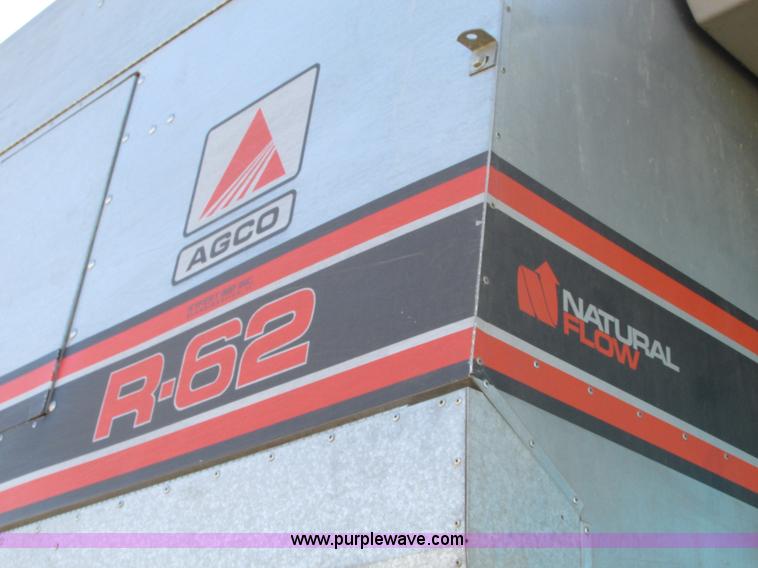 image for item G9221 1993 Gleaner R62 combine