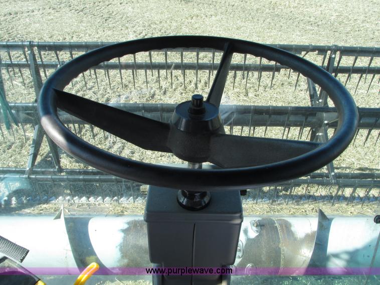 image for item G9221 1993 Gleaner R62 combine