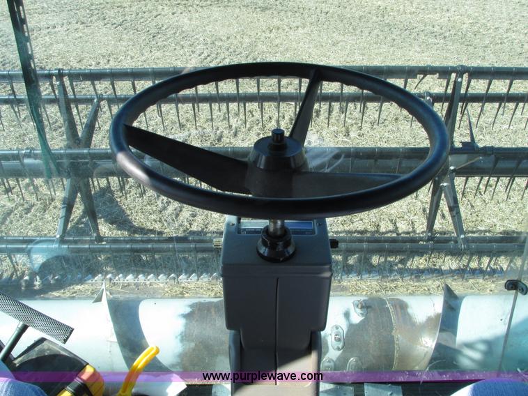 image for item G9221 1993 Gleaner R62 combine