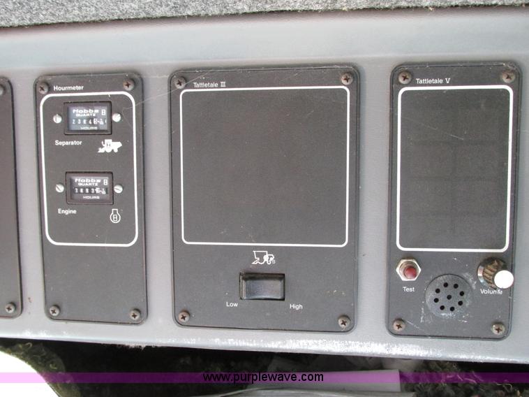 image for item G9221 1993 Gleaner R62 combine