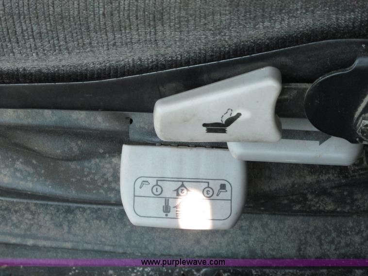 image for item G9221 1993 Gleaner R62 combine