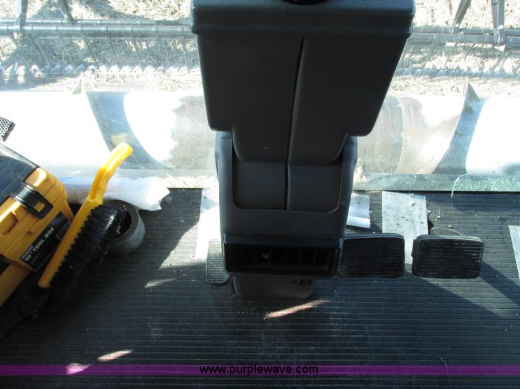 image for item G9221 1993 Gleaner R62 combine