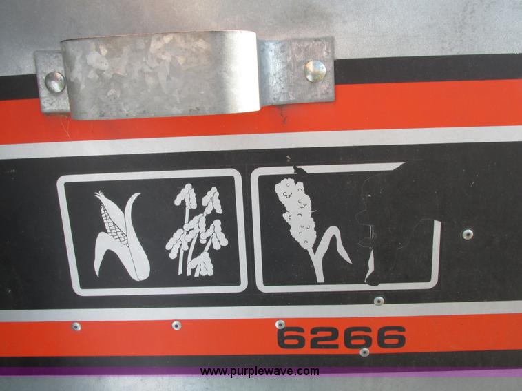 image for item G9221 1993 Gleaner R62 combine