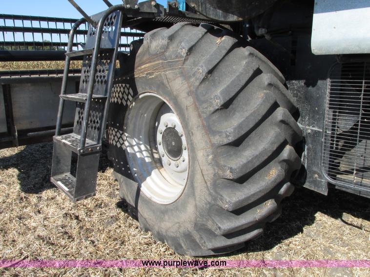 image for item G9221 1993 Gleaner R62 combine