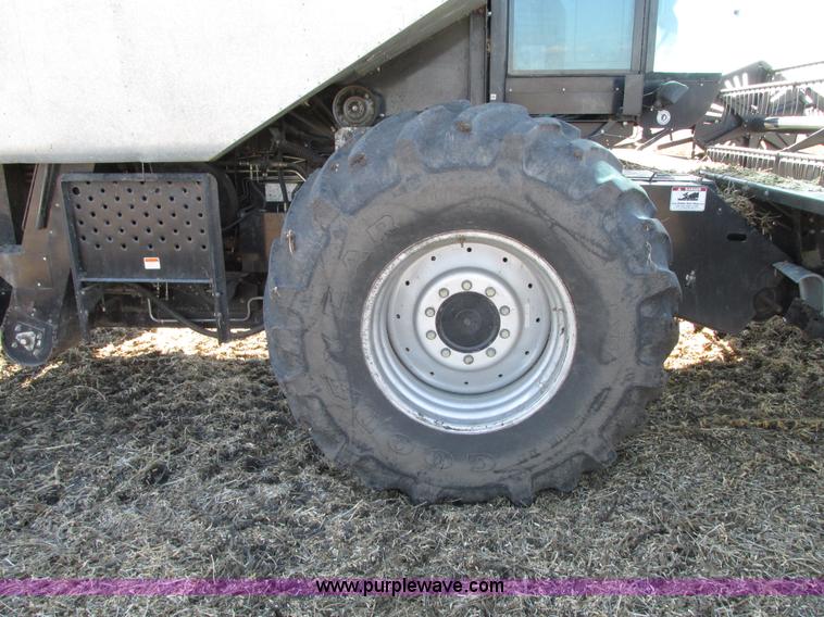 image for item G9221 1993 Gleaner R62 combine