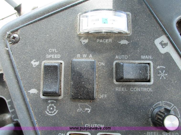 image for item G9221 1993 Gleaner R62 combine