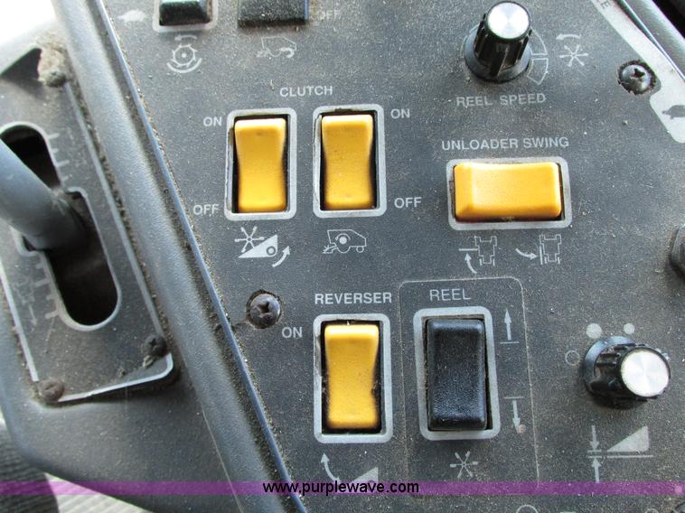 image for item G9221 1993 Gleaner R62 combine