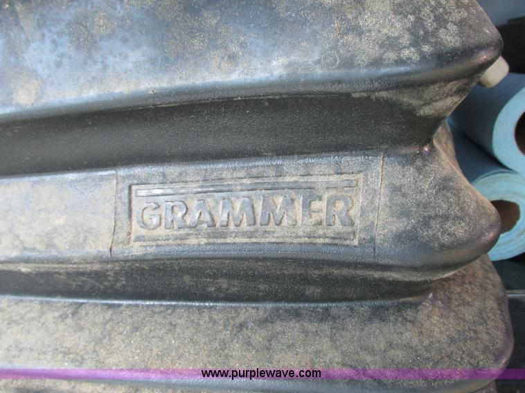 image for item G9221 1993 Gleaner R62 combine