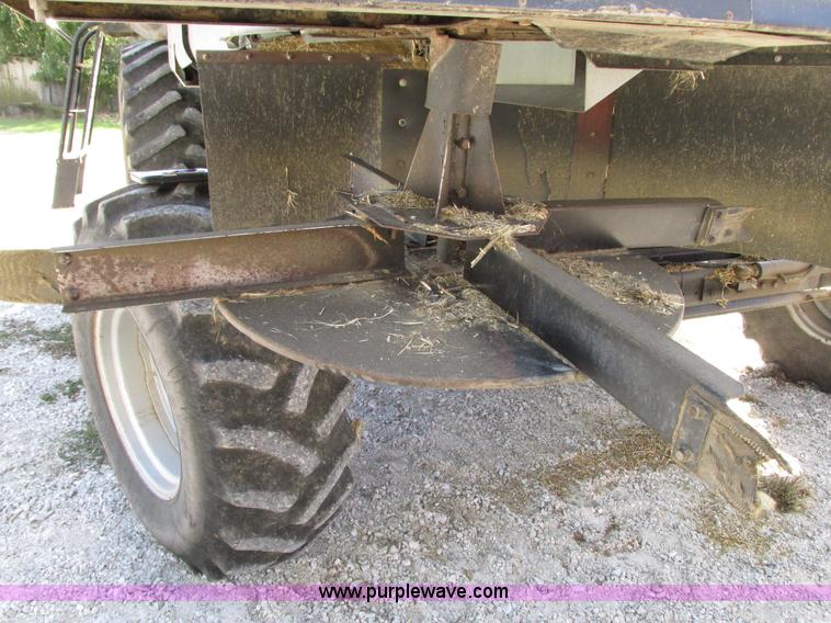 image for item G9221 1993 Gleaner R62 combine