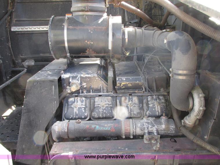 image for item G9221 1993 Gleaner R62 combine