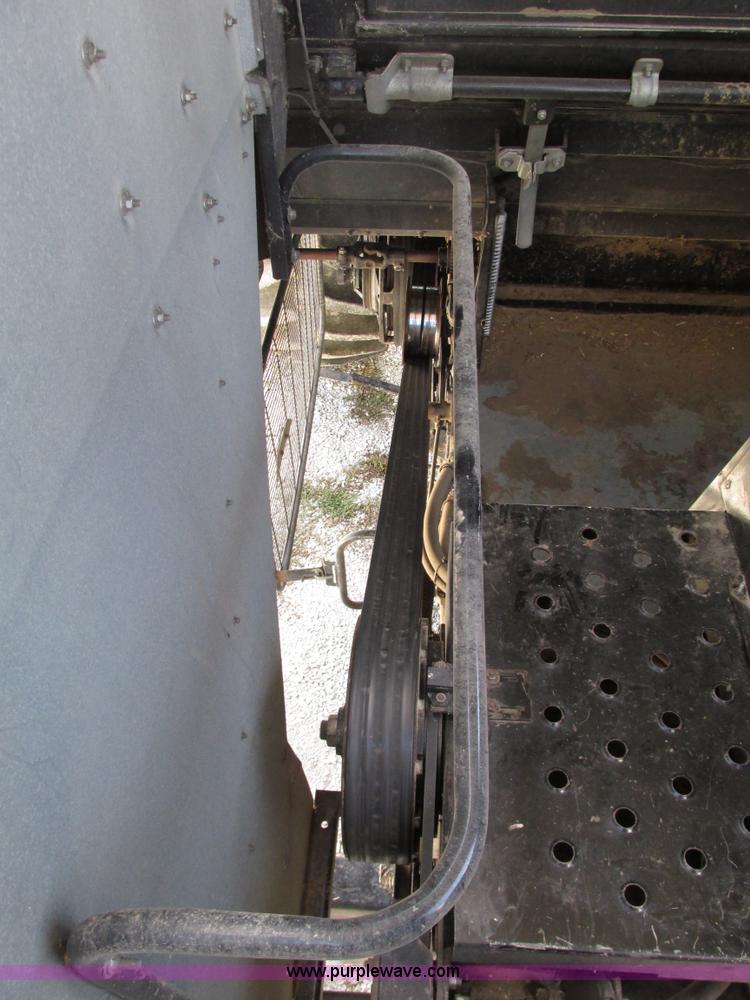 image for item G9221 1993 Gleaner R62 combine