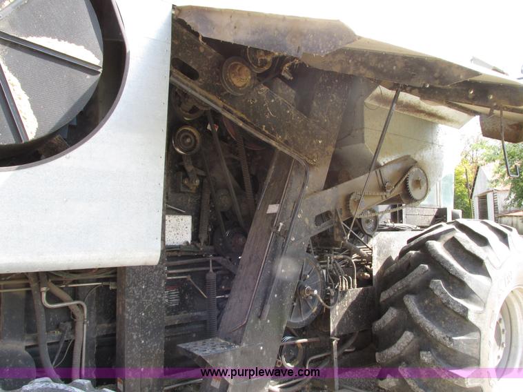 image for item G9221 1993 Gleaner R62 combine